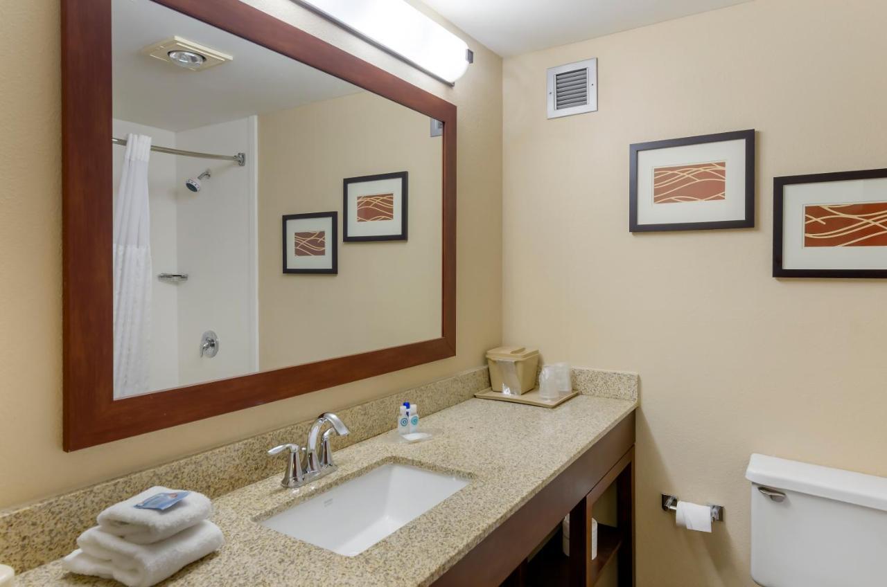 Comfort Inn Blacksburg University Area מראה חיצוני תמונה